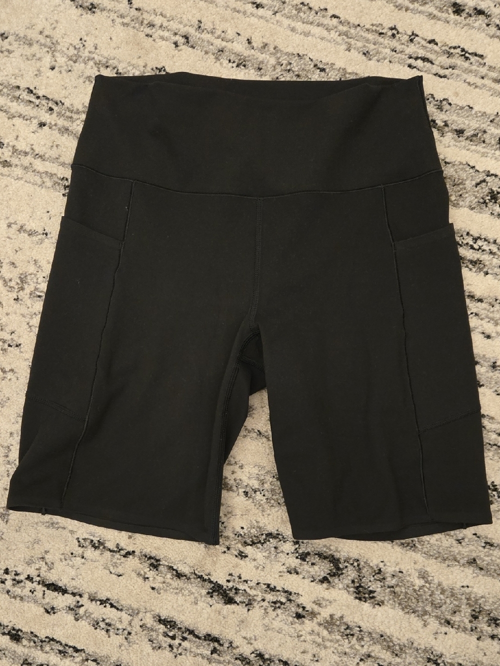 Uniqlo Black High-Waist Bike Shorts with Side Pockets